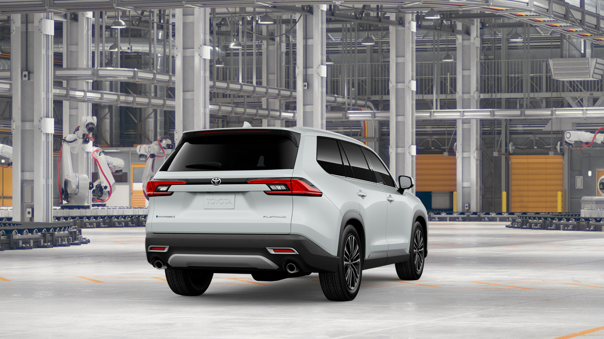 2026 Toyota Highlander Hybrid Platinum photo 8
