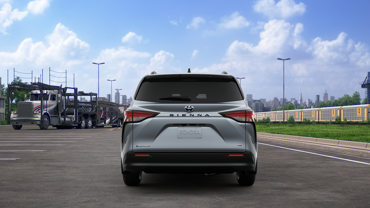 2025 Toyota Sienna LE photo 10