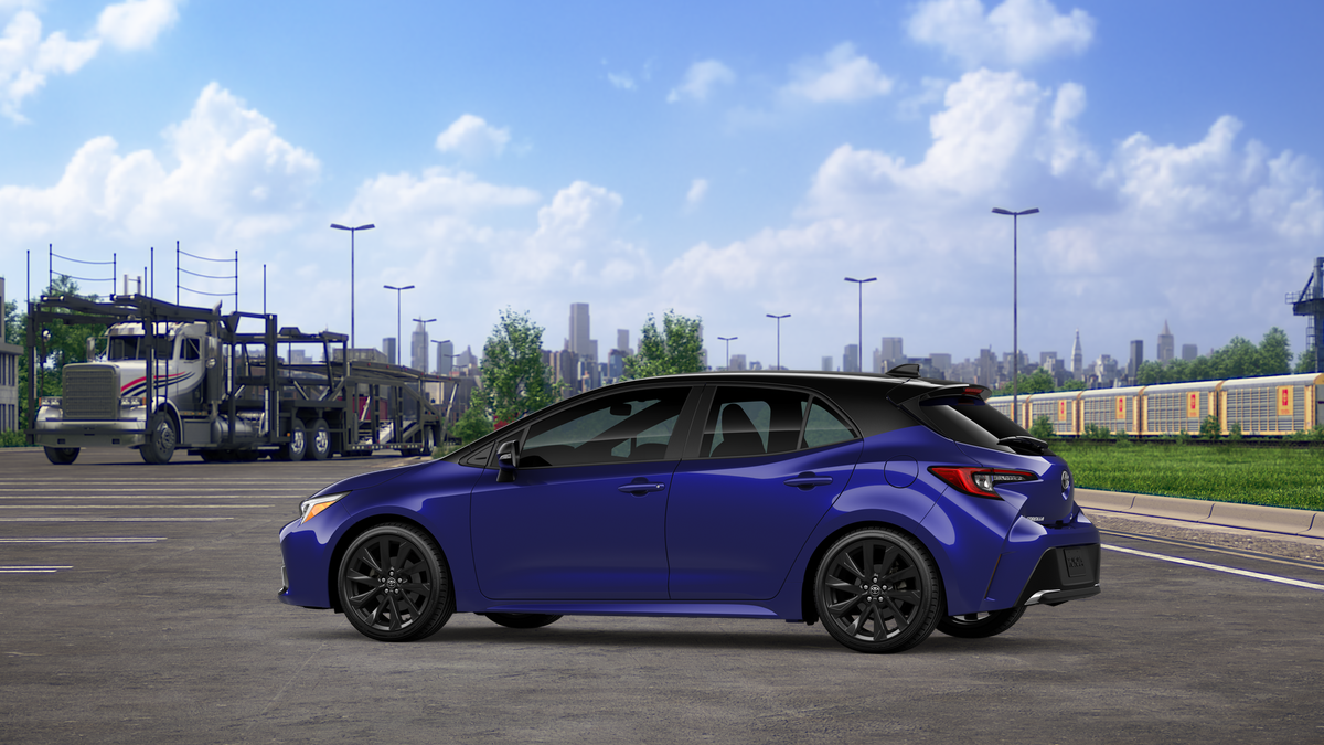 New 2026 Blue Crush Metallic with Midnight Black Metallic roof <sup>1</sup> Toyota  XSE image 7
