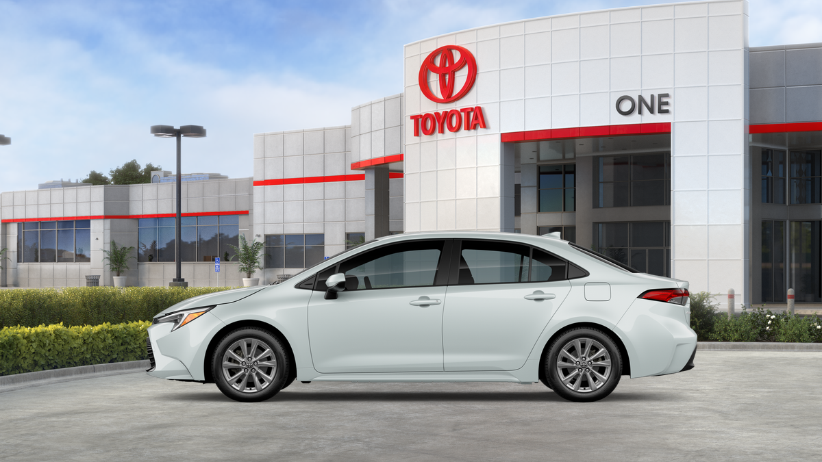 New 2026 Wind Chill Pearl <sup>1</sup> Toyota  LE image 32