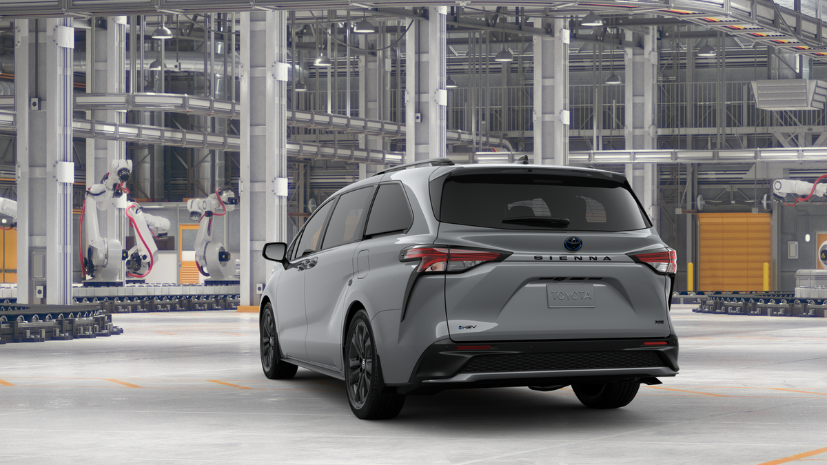 2025 Toyota Sienna XSE photo 6
