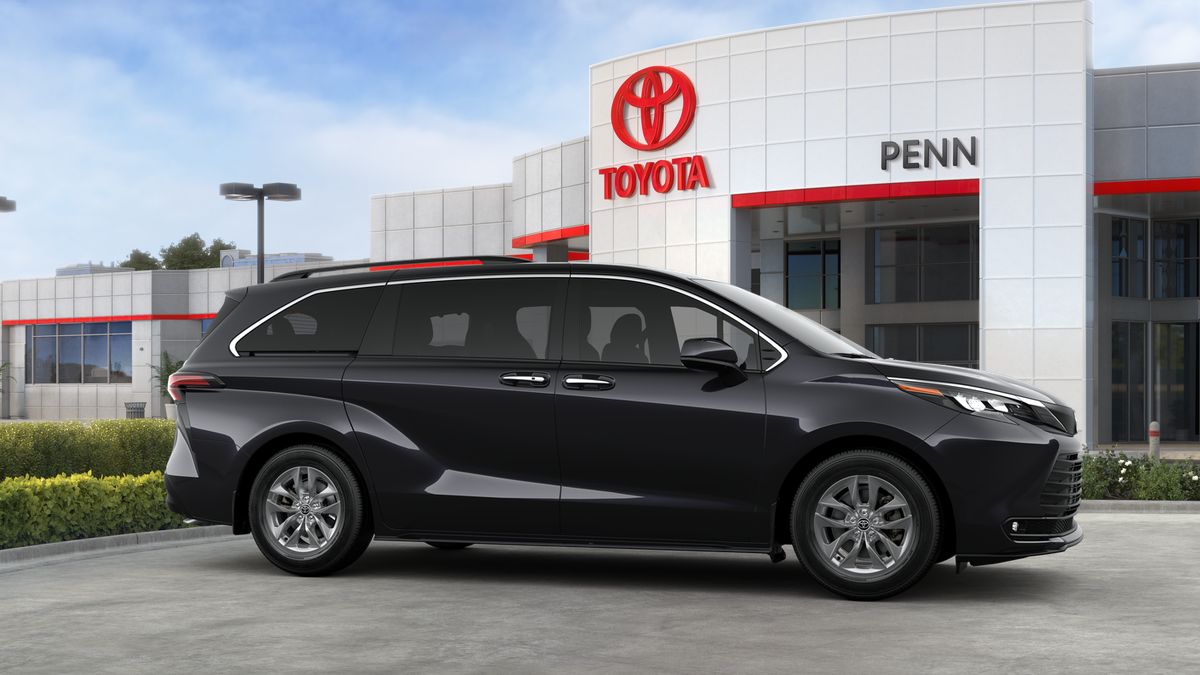 2025 Toyota Sienna XLE photo 24