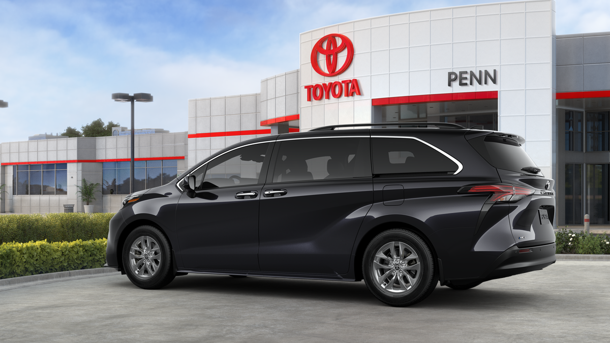 2025 Toyota Sienna XLE photo 16