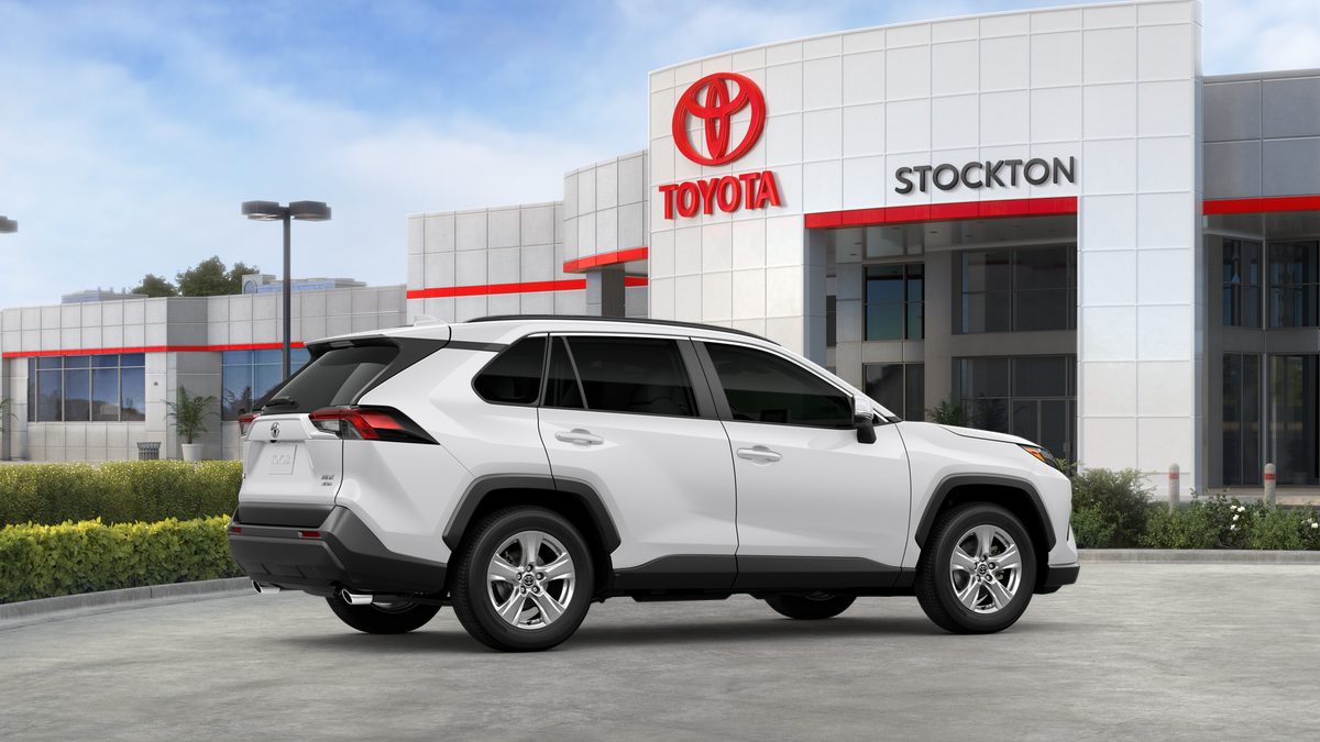2025 Toyota RAV4 XLE photo 3