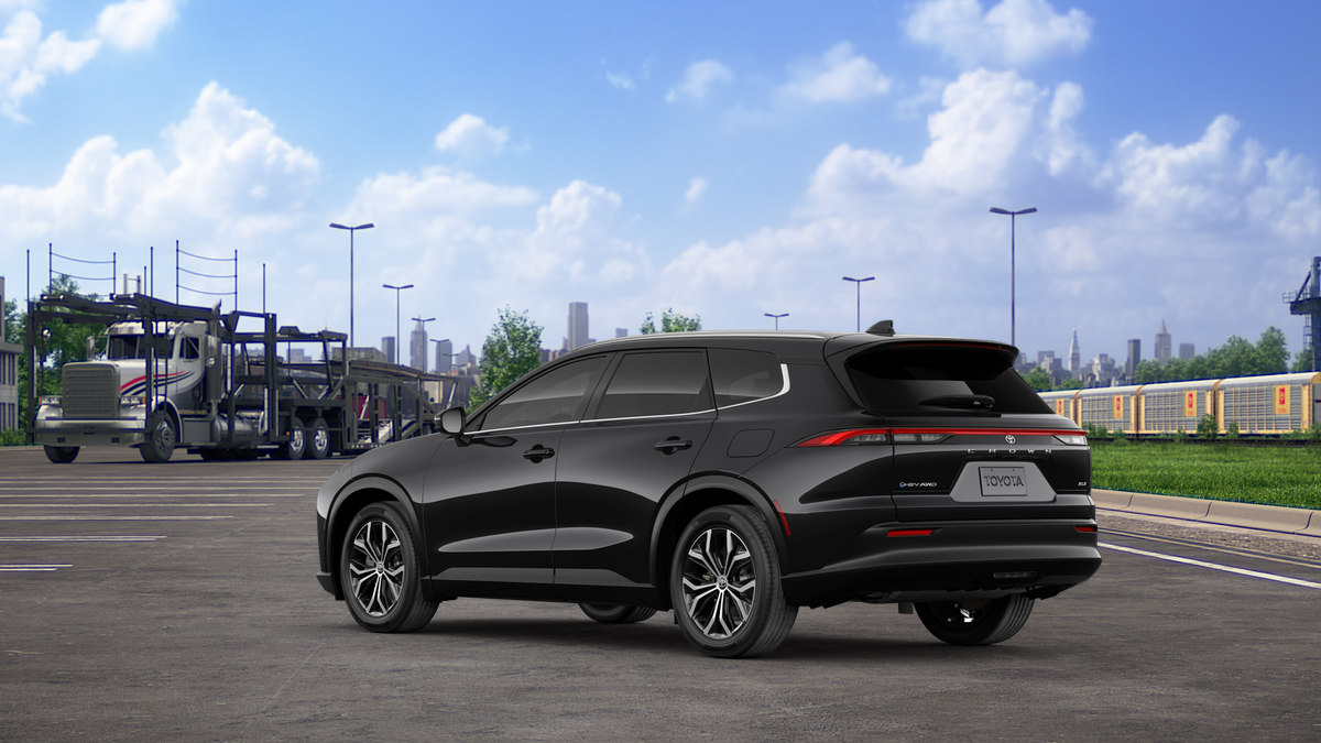 2025 Toyota Crown Signia XLE photo 4