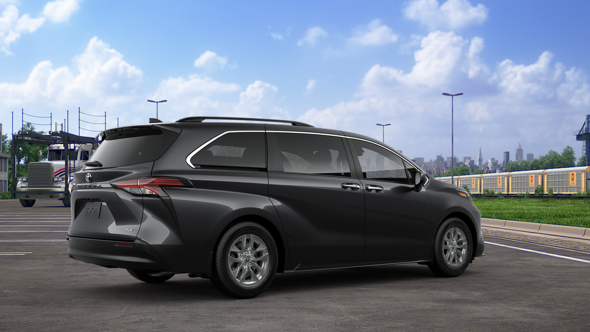 2025 Toyota Sienna XLE photo 15
