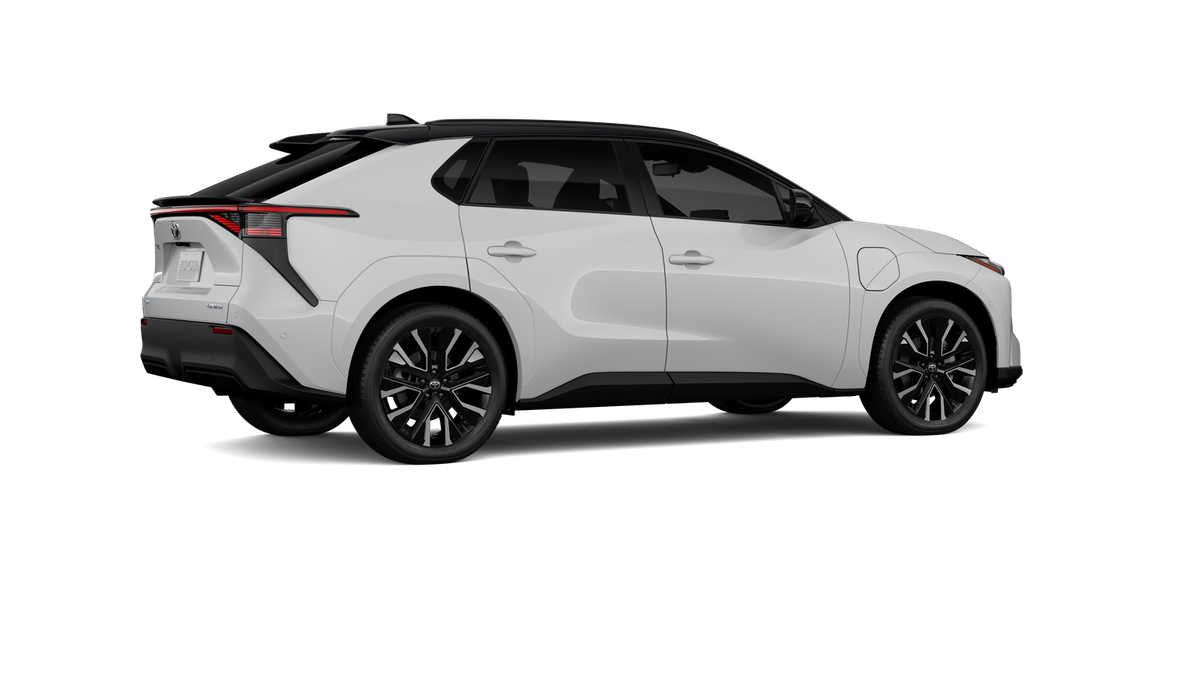 New 2027 Wind Chill Pearl with Midnight Black Metallic roof <sup>1</sup> Toyota  Limited image 27