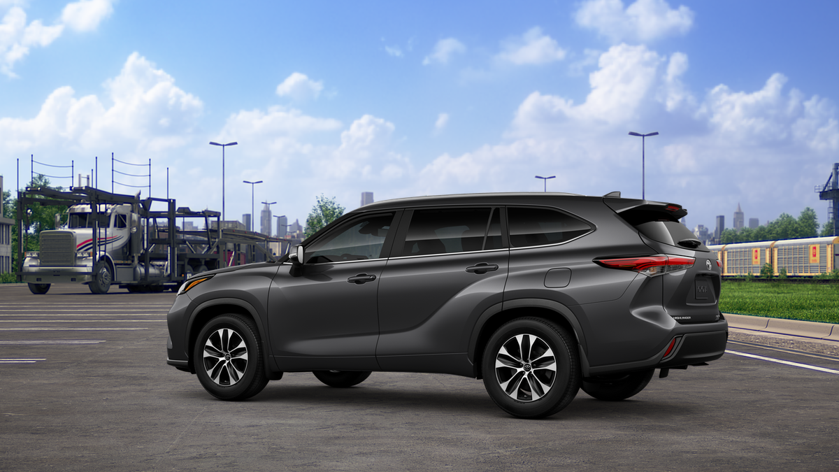 2025 Toyota Highlander XLE photo 5