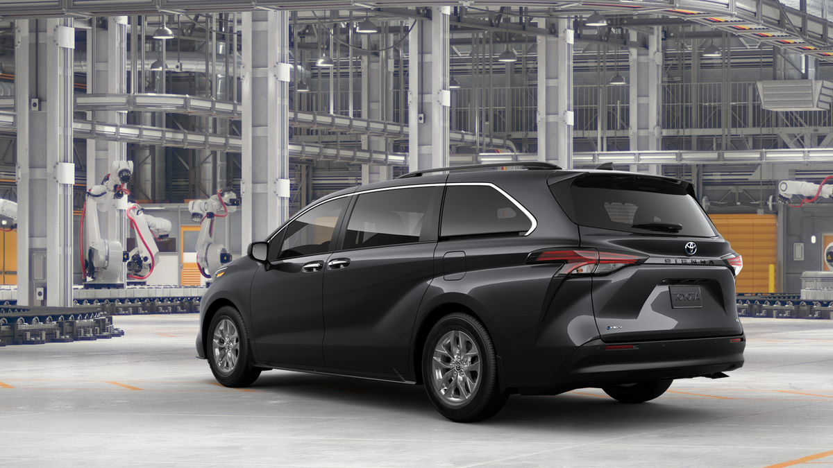 2025 Toyota Sienna XLE photo 8
