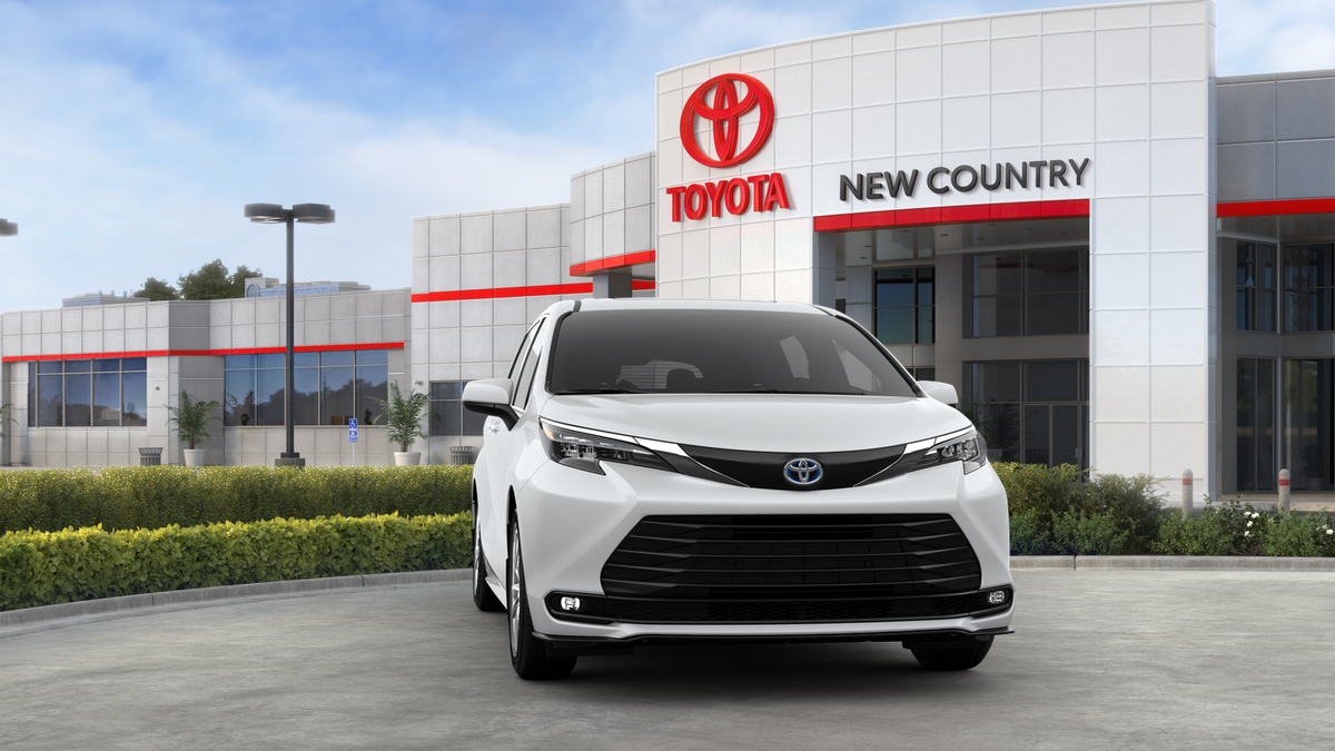 2025 Toyota Sienna XLE photo 46