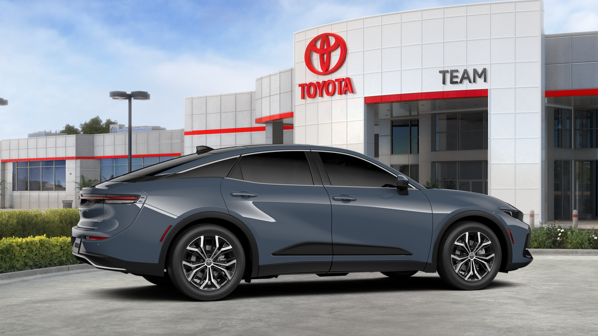2026 Toyota Crown Limited - Photo 13