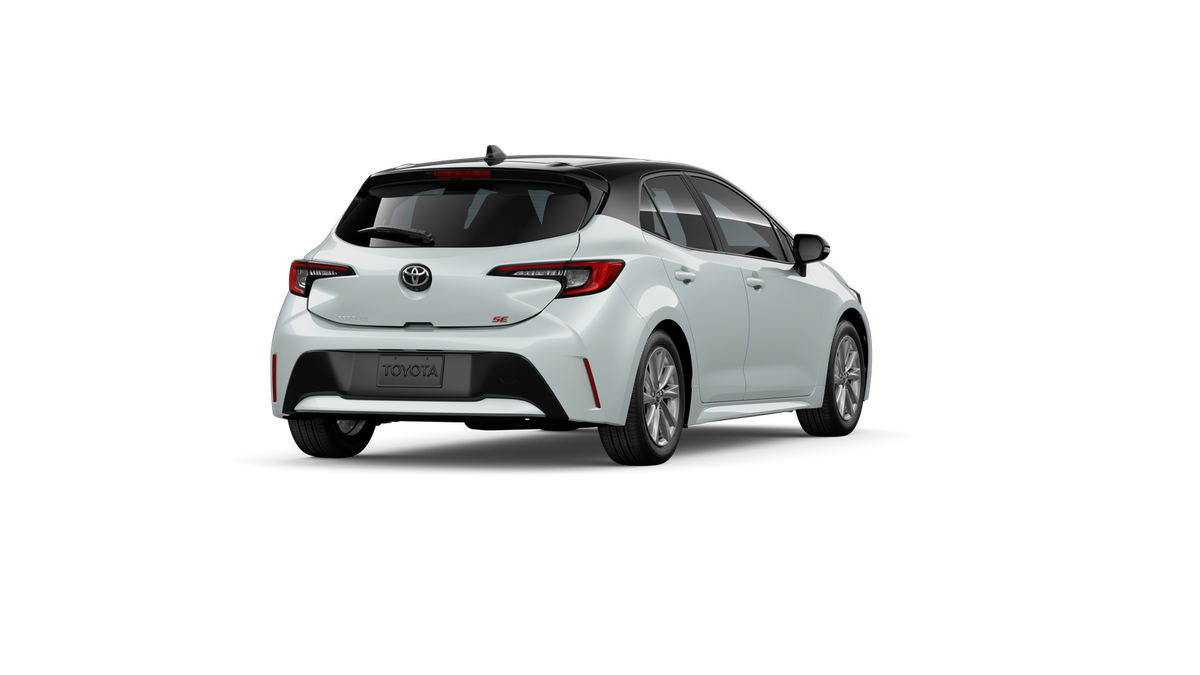 New 2026 Wind Chill Pearl with Midnight Black Metallic roof <sup>1</sup> Toyota  SE image 11