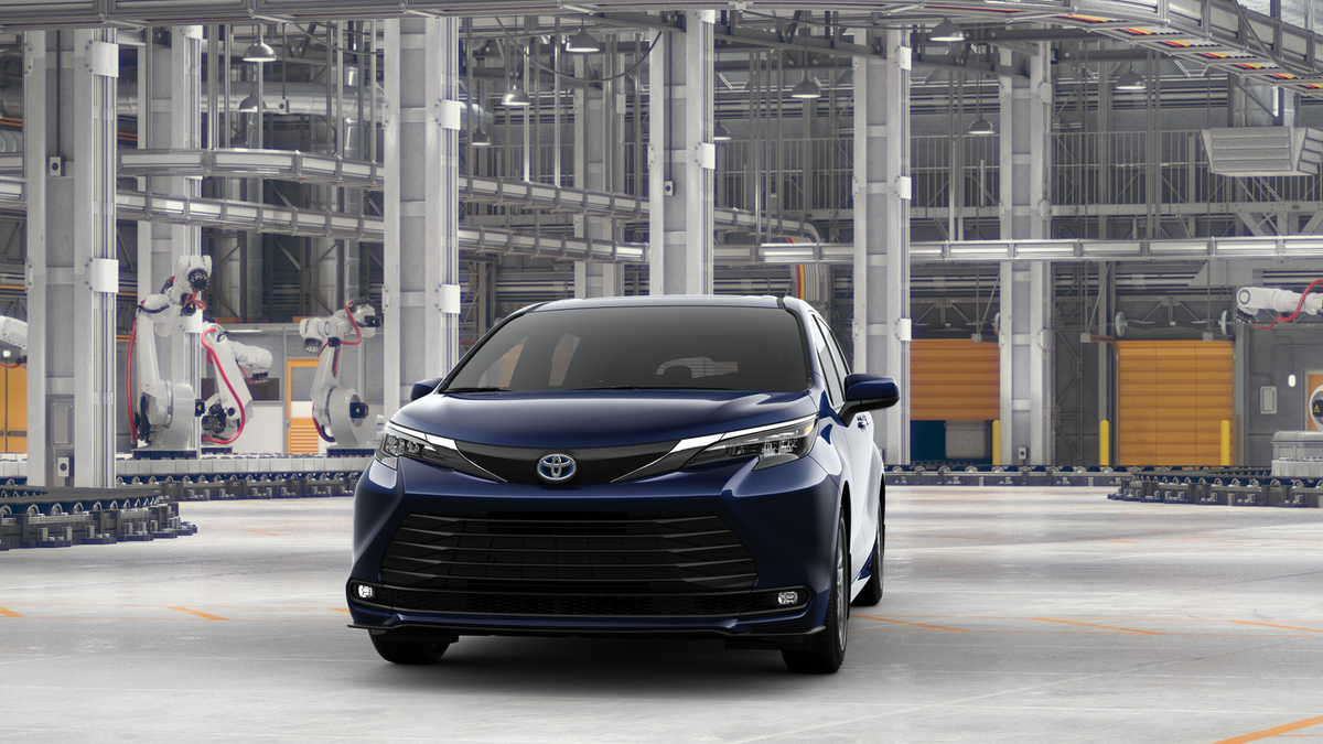 2025 Toyota Sienna XLE photo 3
