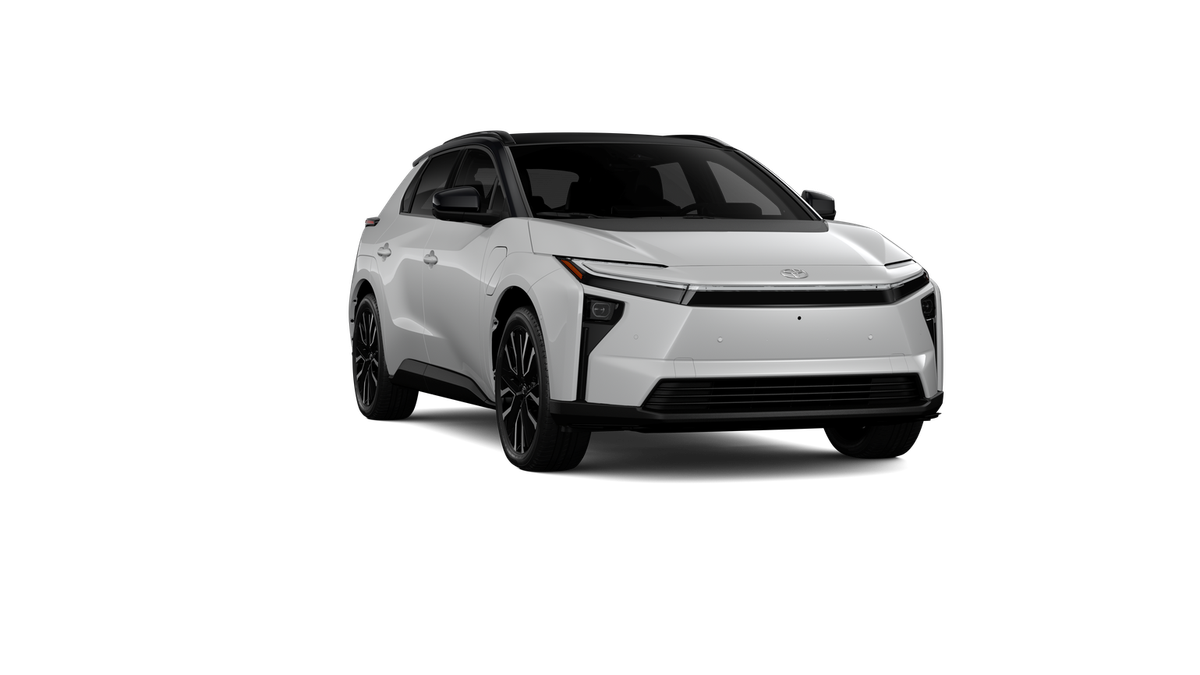 New 2027 Wind Chill Pearl with Midnight Black Metallic roof <sup>1</sup> Toyota  Limited image 32