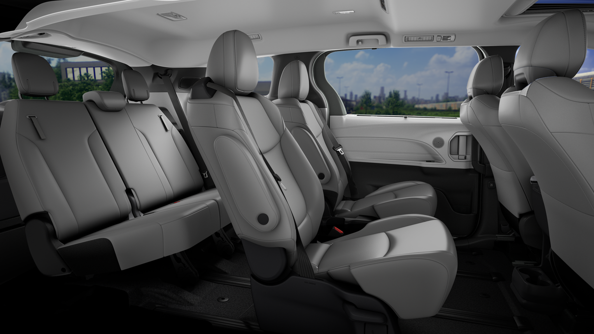 2025 Toyota Sienna XLE photo 21