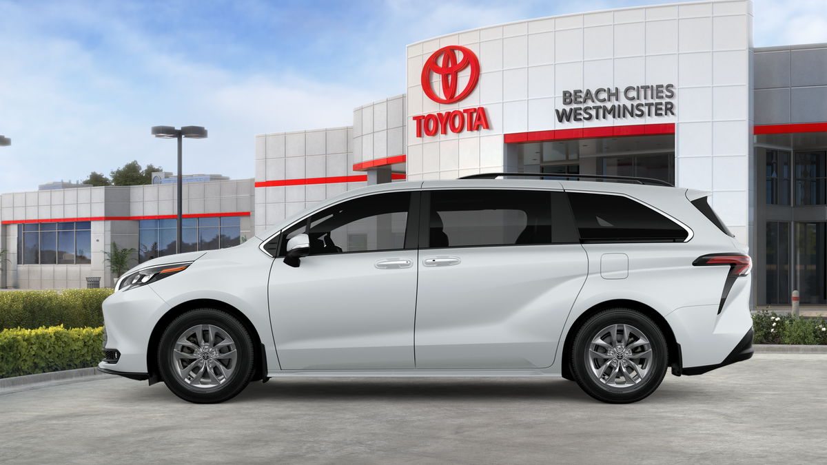 New 2026 Wind Chill Pearl <sup>1</sup> Toyota  XLE image 6