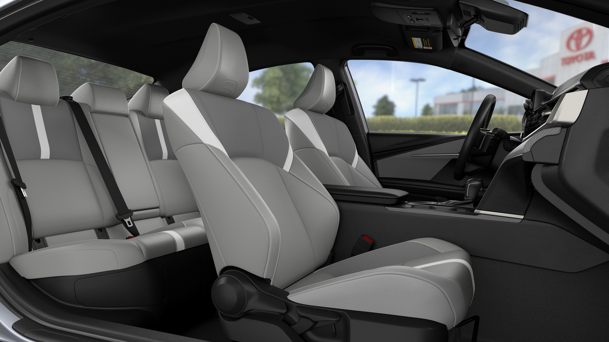 2025 Toyota Camry SE photo 13