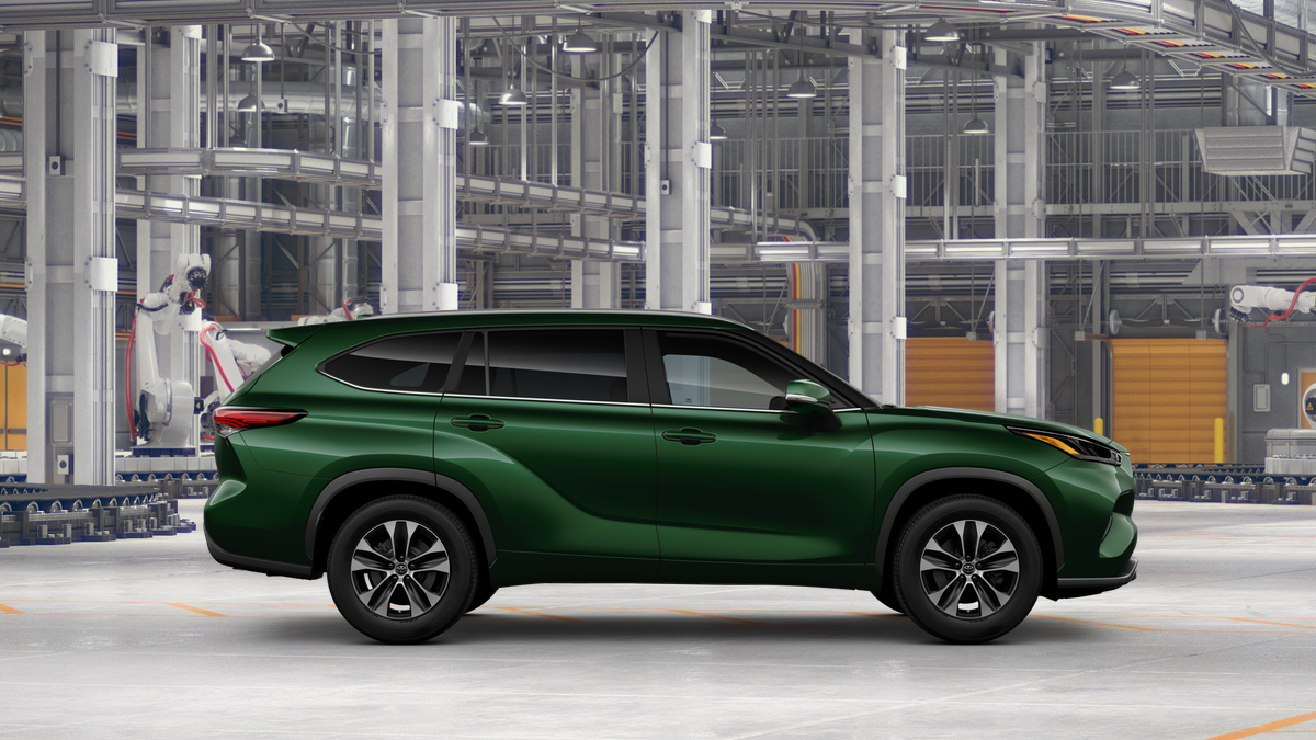 2025 Toyota Highlander XLE photo 14