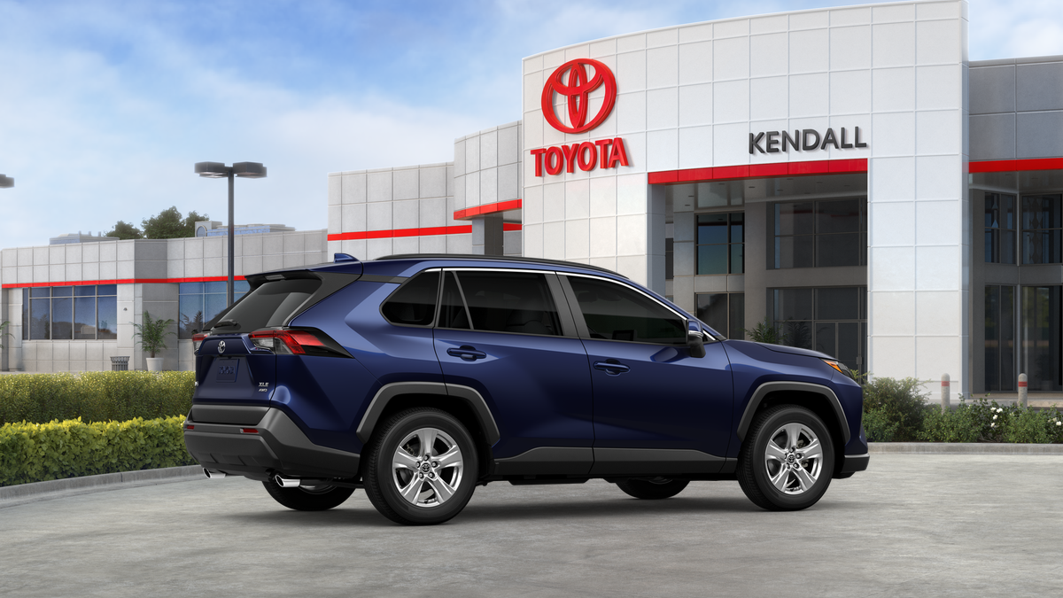 2025 Toyota RAV4 XLE photo 4