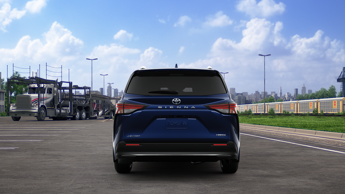 2025 Toyota Sienna Limited photo 8