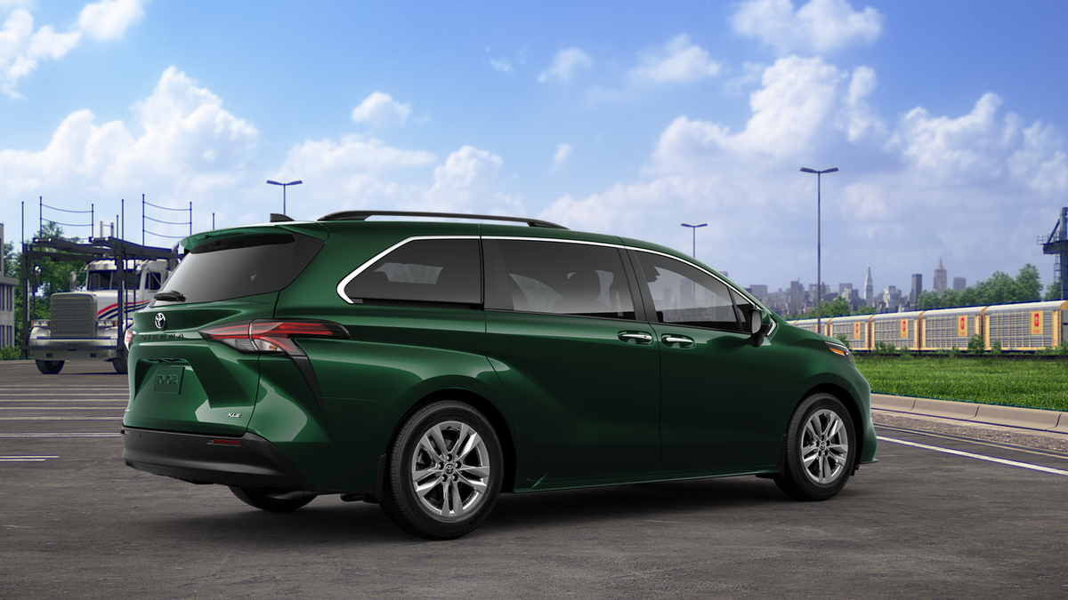 2025 Toyota Sienna XLE photo 10