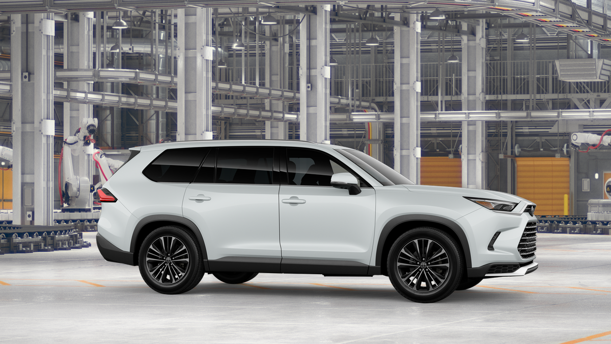 2026 Toyota Highlander Hybrid Platinum photo 12
