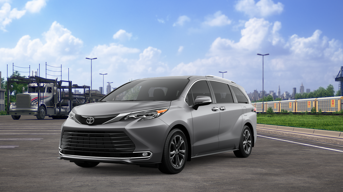 2026 Toyota Sienna Platinum's photo