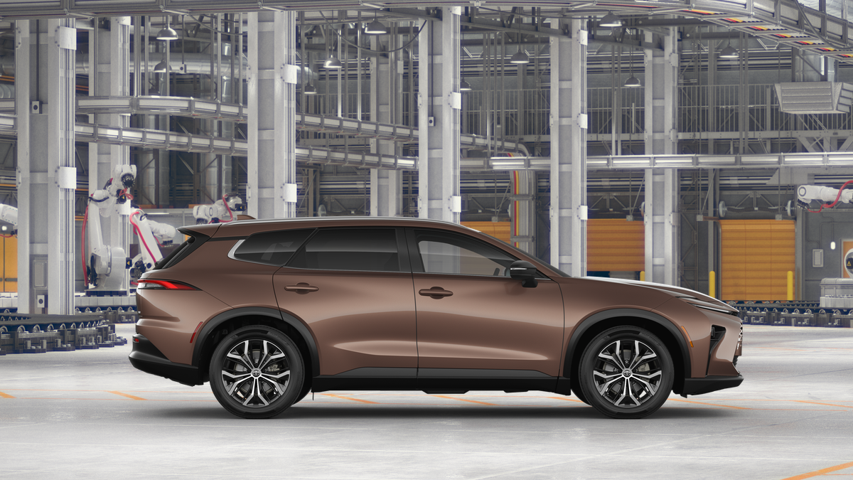 2025 Toyota Crown Signia XLE photo 12