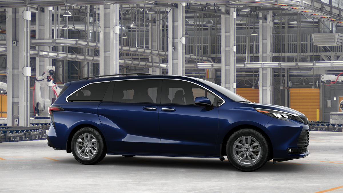 2025 Toyota Sienna XLE photo 15