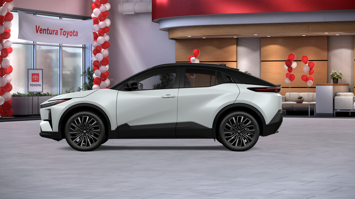 New 2026 Wind Chill Pearl with Midnight Black Metallic roof <sup>1</sup> Toyota  XSE image 31