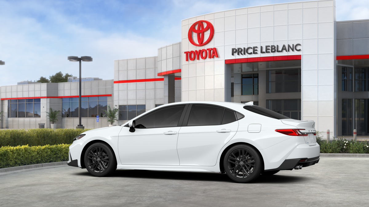 2026 Toyota Camry SE photo 4