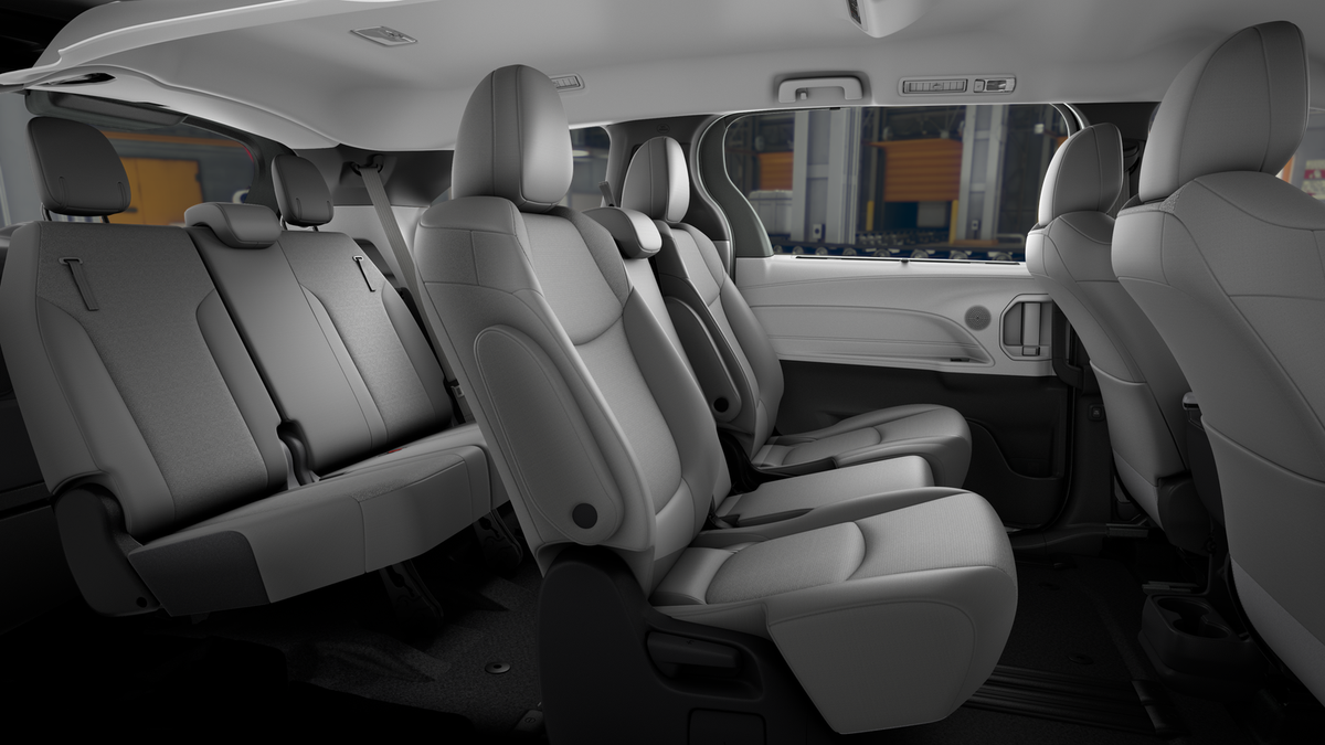 2025 Toyota Sienna LE photo 20