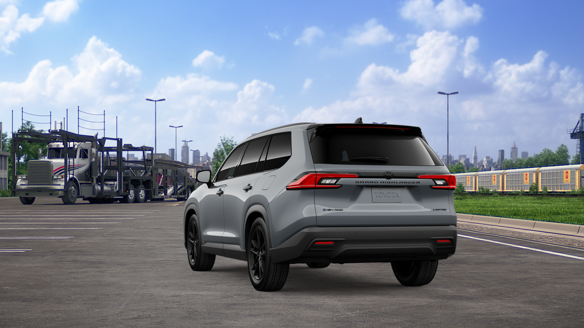 2026 Toyota Highlander Hybrid photo 9