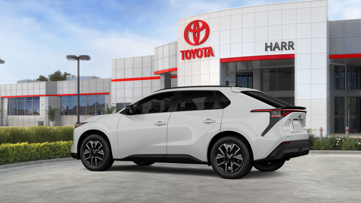 2026 Toyota bZ XLE - Photo 31