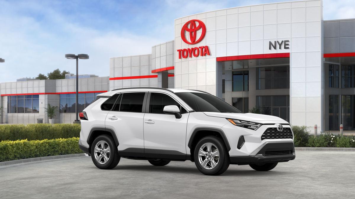 2025 Toyota RAV4 XLE photo 6