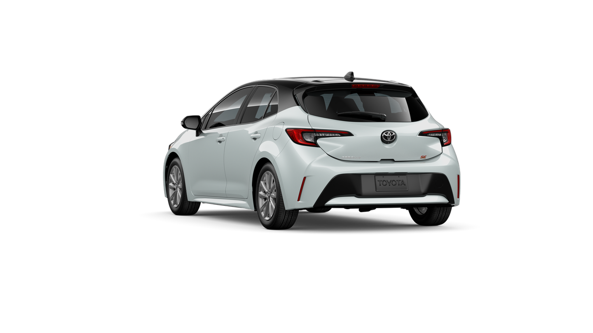 New 2026 Wind Chill Pearl with Midnight Black Metallic roof <sup>1</sup> Toyota  SE image 9