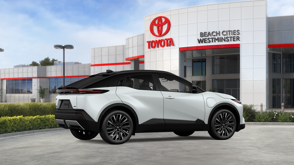 New 2026 Wind Chill Pearl with Midnight Black Metallic roof <sup>1</sup> Toyota  XSE image 14