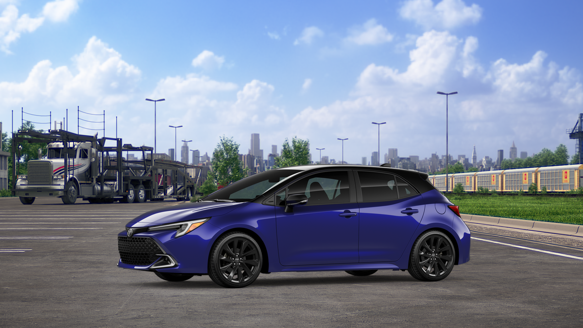 New 2026 Blue Crush Metallic with Midnight Black Metallic roof <sup>1</sup> Toyota  XSE image 5
