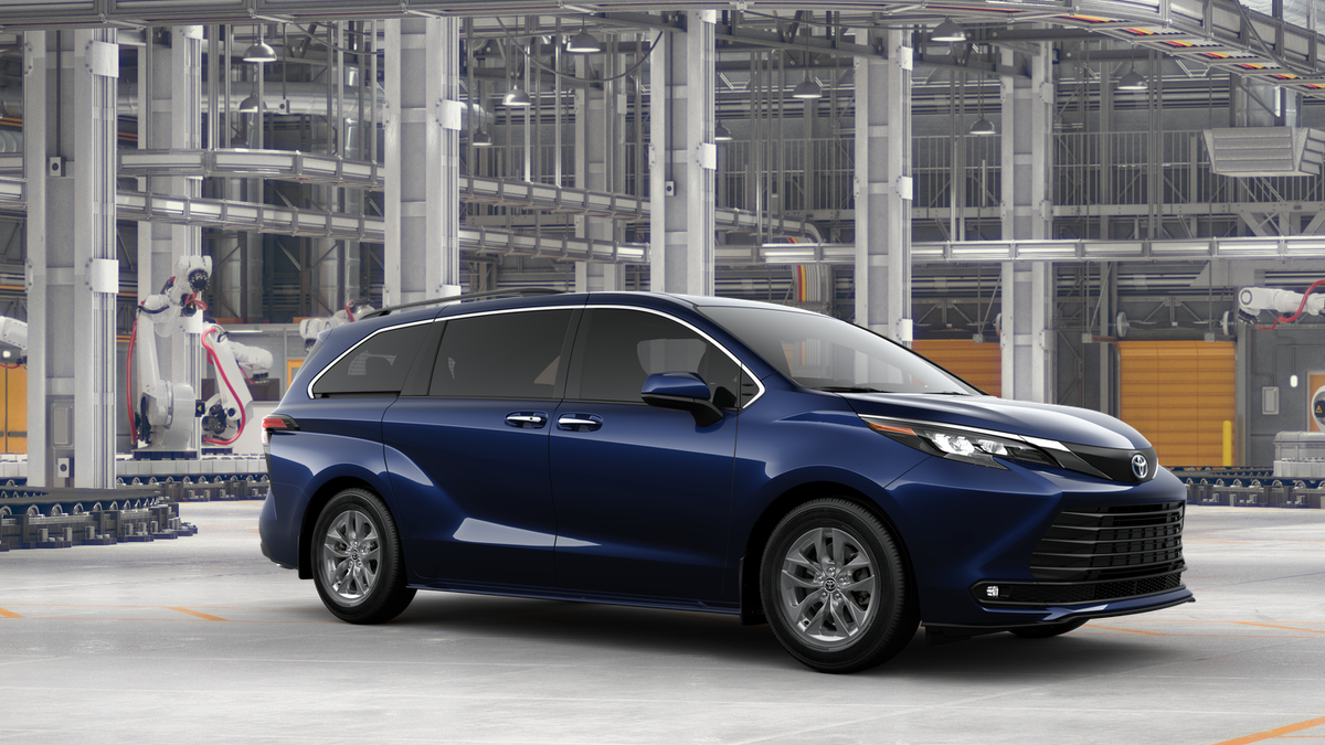 2025 Toyota Sienna XLE photo 16