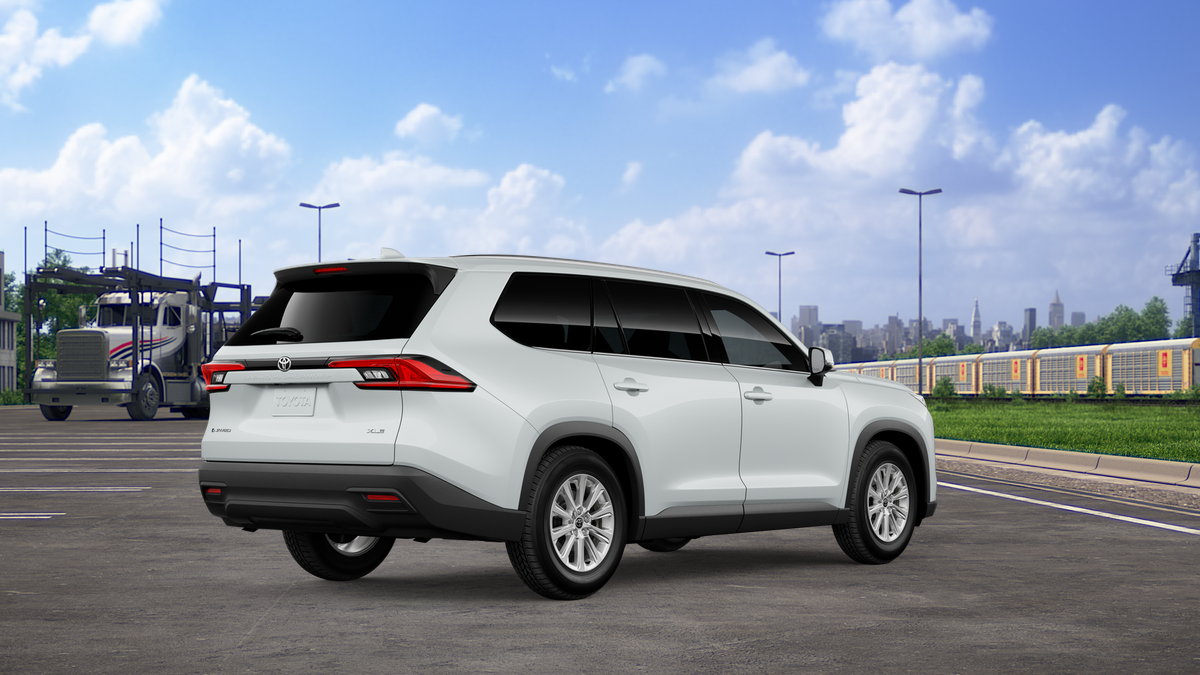 2026 Toyota Highlander Hybrid XLE photo 10