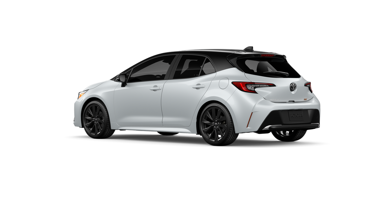 New 2027 Wind Chill Pearl with Black roof <sup>1</sup> Toyota  XSE image 8