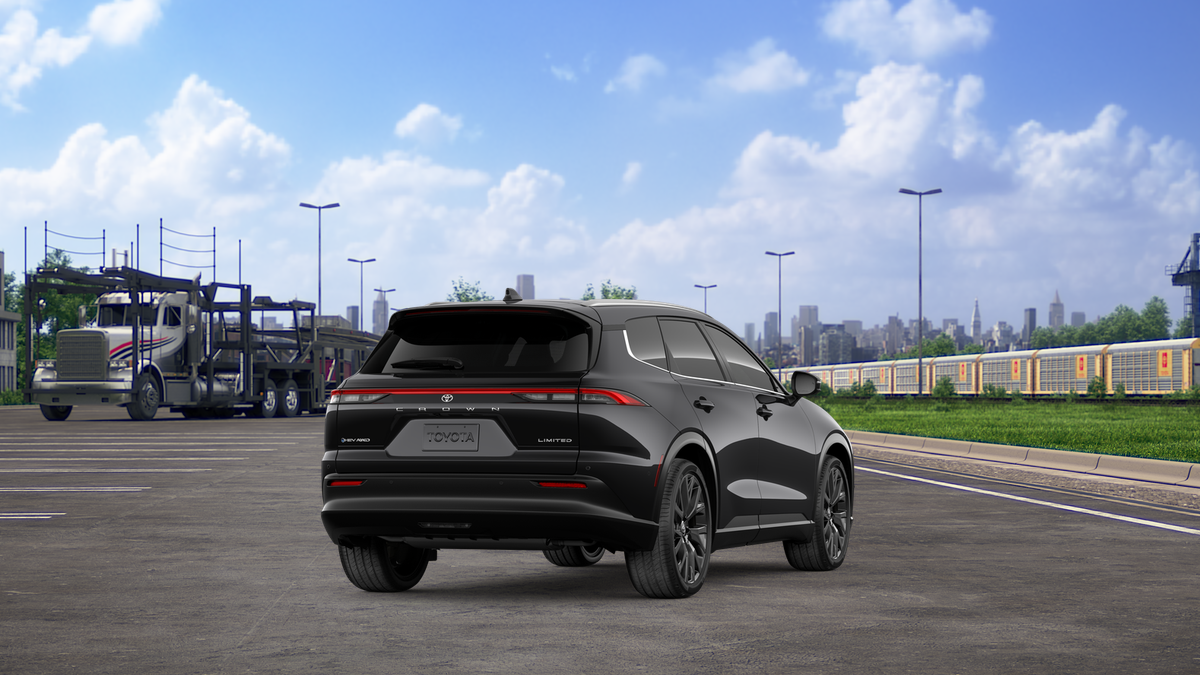 2026 Toyota Crown Signia Limited - Photo 11