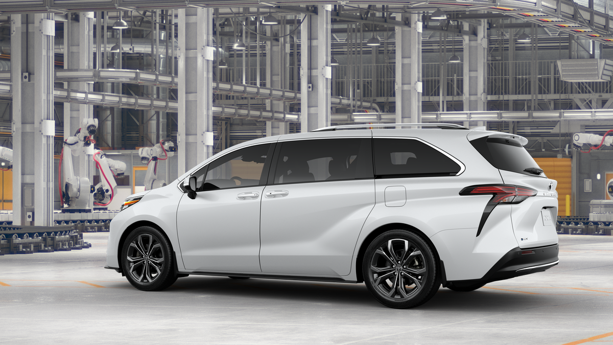 2025 Toyota Sienna Platinum photo 7