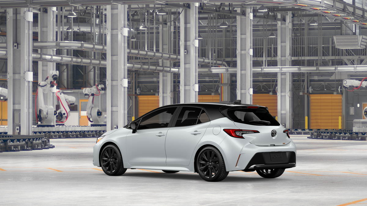 New 2027 Wind Chill Pearl with Black roof <sup>1</sup> Toyota  XSE image 8