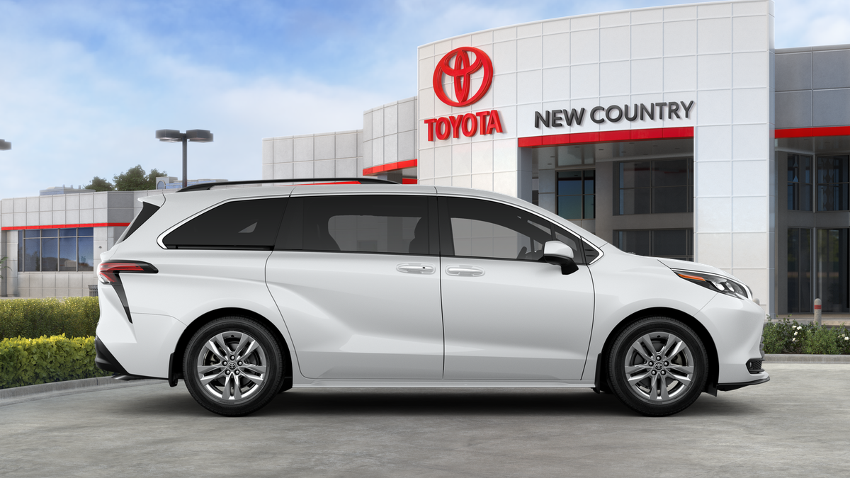 2025 Toyota Sienna XLE photo 42