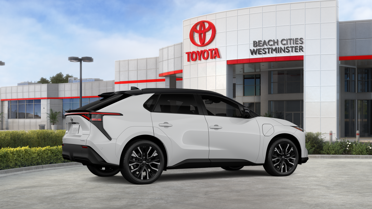 New 2026 Wind Chill Pearl with Midnight Black Metallic roof <sup>1</sup> Toyota  Limited image 14