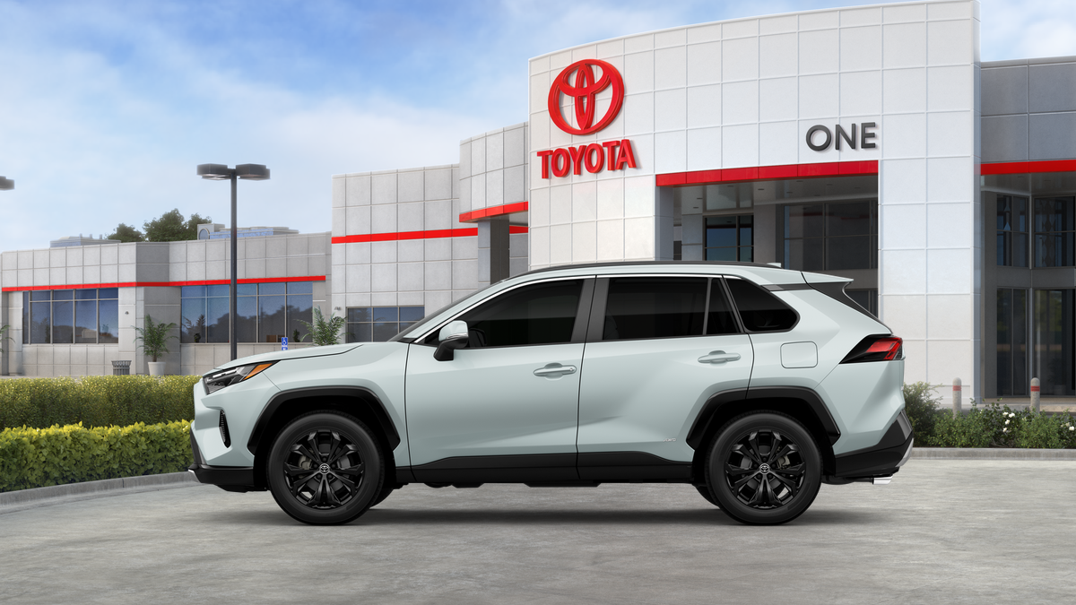 2025 Toyota RAV4 Hybrid SE photo 4