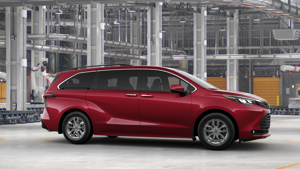 2025 Toyota Sienna XLE photo 15