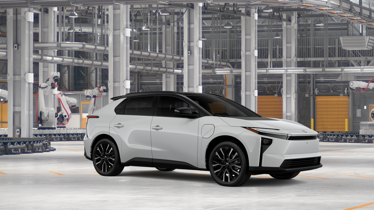 New 2027 Wind Chill Pearl with Midnight Black Metallic roof <sup>1</sup> Toyota  Limited image 16