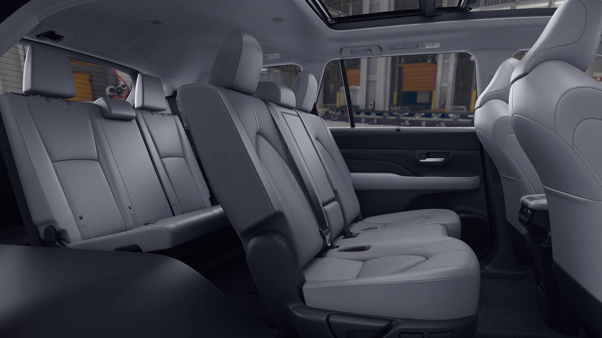 2026 Toyota Highlander Hybrid Limited photo 21